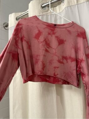 Women's Cropped Tie-Dye Long Sleeve Top - Pink